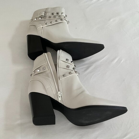 Steve Madden White Leather Cala Studded ankle boot / Size 7.5 / New w/o Box - Picture 4 of 7